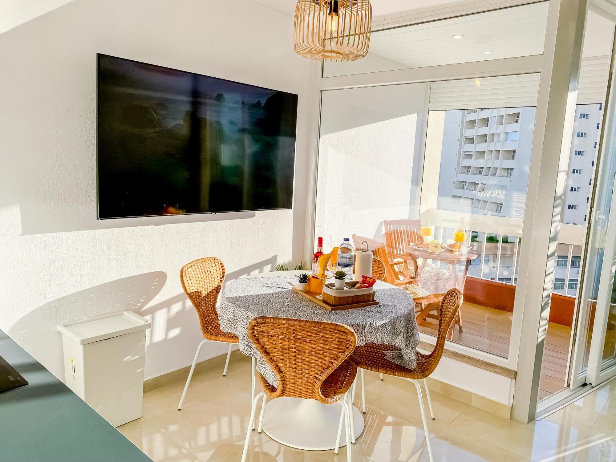 Luxury 2 Min Beach With Balcony, Ocean View, Wifi, Ac, Smarttv Portimao Exterior photo