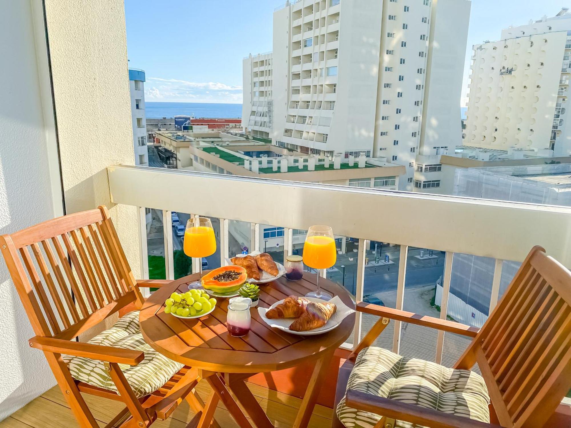 Luxury 2 Min Beach With Balcony, Ocean View, Wifi, Ac, Smarttv Portimao Exterior photo