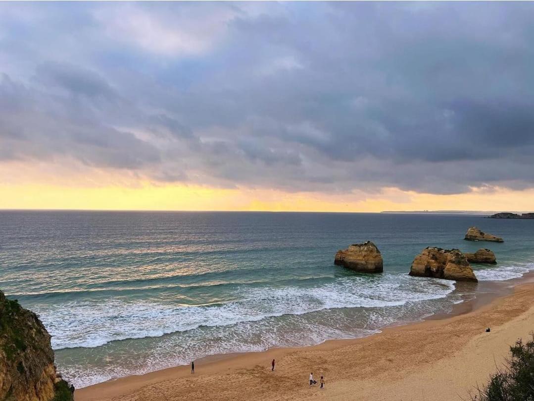 Luxury 2 Min Beach With Balcony, Ocean View, Wifi, Ac, Smarttv Portimao Exterior photo