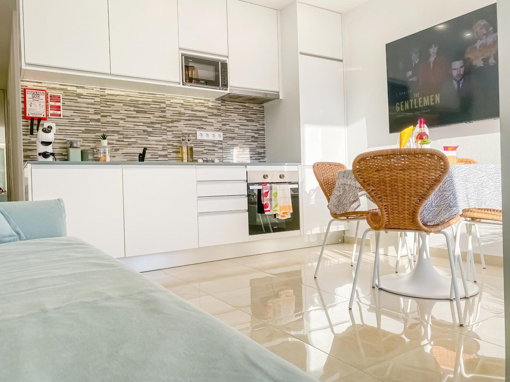 Luxury 2 Min Beach With Balcony, Ocean View, Wifi, Ac, Smarttv Portimao Exterior photo