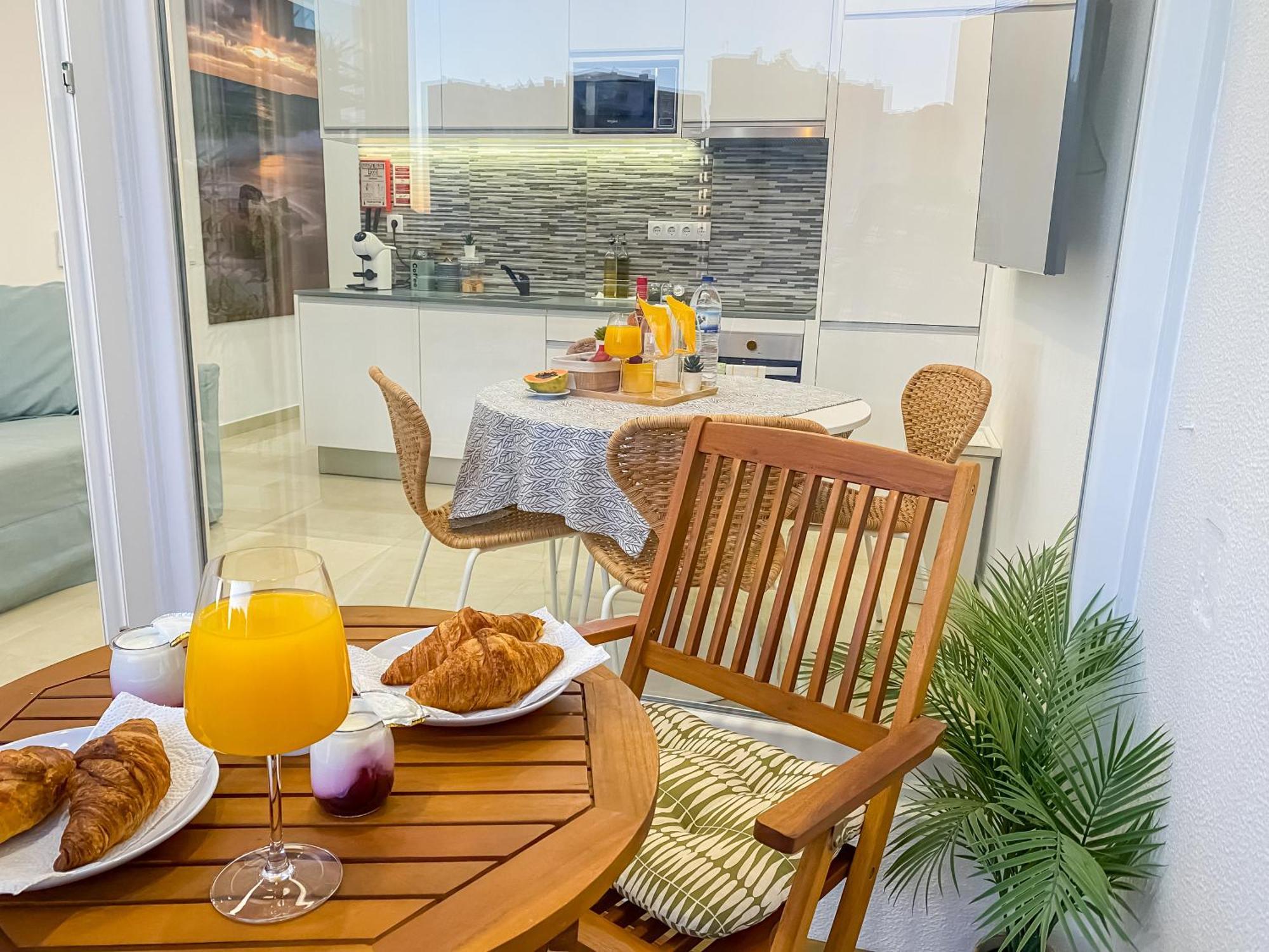 Luxury 2 Min Beach With Balcony, Ocean View, Wifi, Ac, Smarttv Portimao Exterior photo